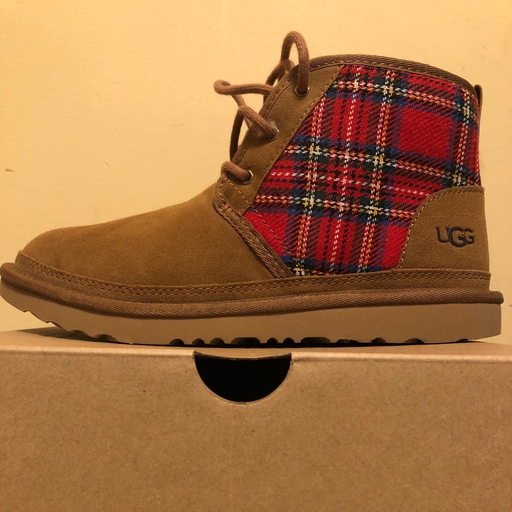 UGG Boys SZ 6 🤩Christmas Gift🤩 New Never worn